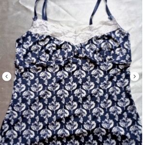 Laura Ashley Women's leaf patterned lace camisole blue and white sz m adjustable